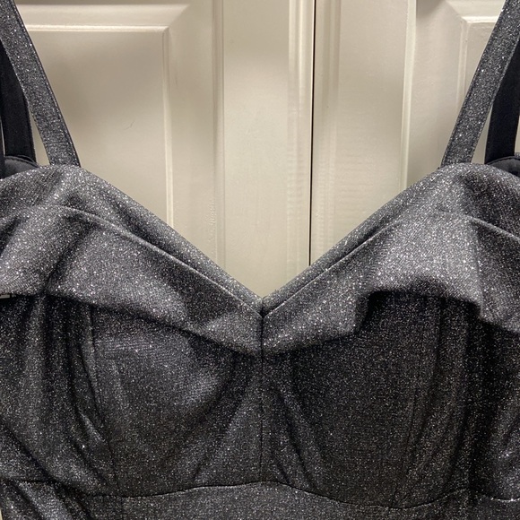 Gorgeous R&M RICHARDS evening gown, size 8. Worn once, in like-new condition. - Picture 8 of 13